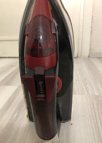  Beden Renk Fakir Beyaz ve Koyu Renkli Elektrikli Ütü