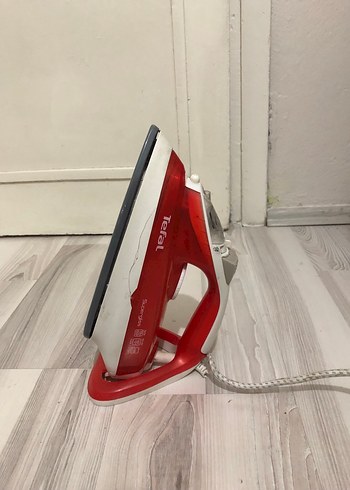 Tefal Parlak Kırmızı Ütü