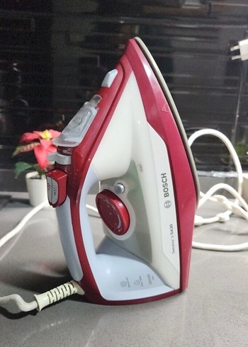 Bosch Bosh Beyaz ve Kırmızı Bosch Ütü