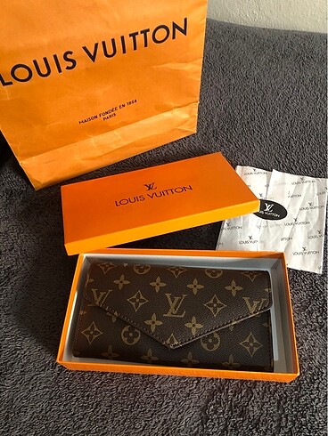 Louis Vuitton Louis Vuitton cüzdan resimdeki gibi ürün