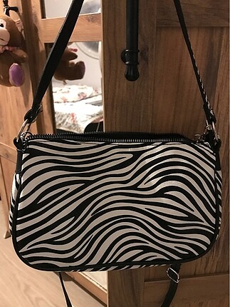  Beden Zebra desenli baget çanta