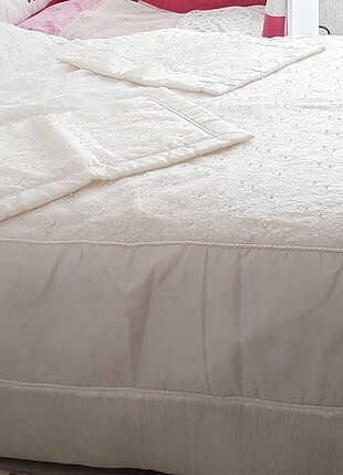 Beden Incili yatak örtüsü