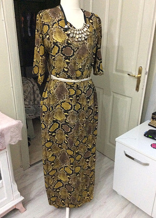 Zara?nın elbisesi 42 44 beden uyumlu boyu 130 tesettür e uygun d
