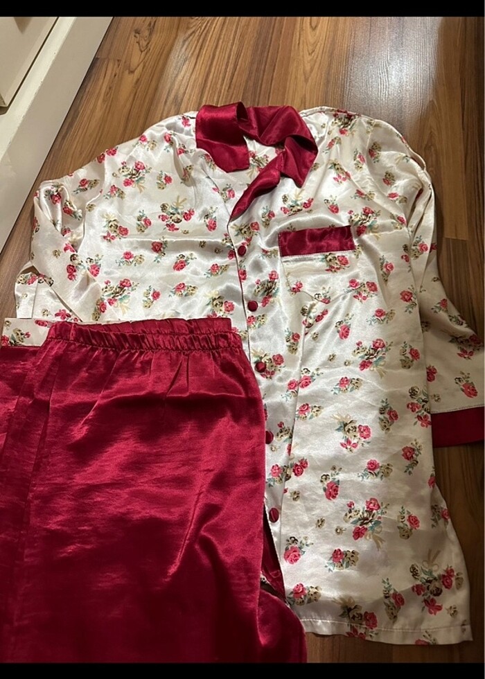 İpekli pijama takımı - Görsel 2