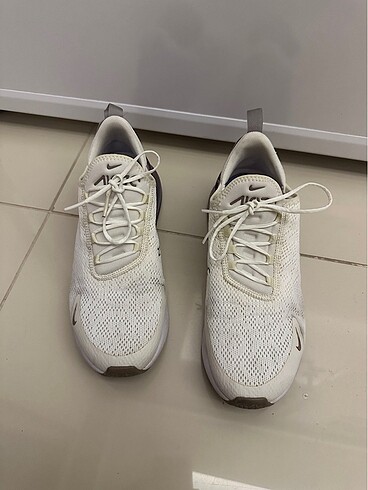 Nike 270 spor ayakkabı