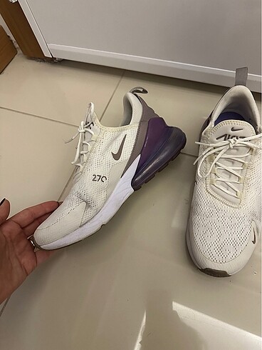 41 Beden beyaz Renk Nike 270 spor ayakkabı