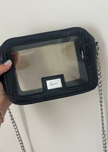 Bershka Zincir Detaylı Siyah Deri Çanta
