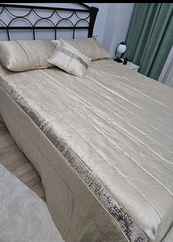LINENS Bej Payet İşlemeli Parlak Yatak Örtüsü - Görsel 2