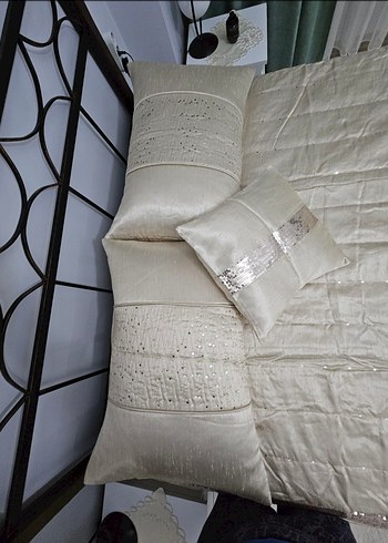 LINENS Bej Payet İşlemeli Parlak Yatak Örtüsü - Görsel 3