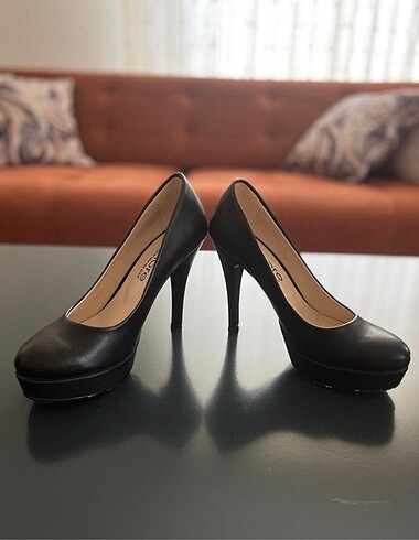 Diğer siyah stiletto