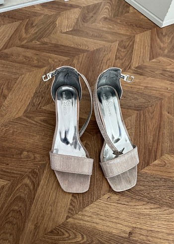 Bej Süet Tokalı İnce Topuklu Kız çocuk abiye ayakkabı - Görsel 2