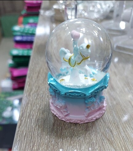 Işıklı küçük prens ve ışıklı unicorn küre
