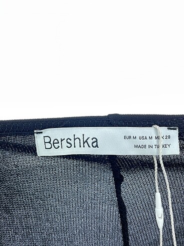m Beden siyah Renk Bershka İspanyol Paça %70 İndirimli.