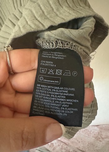 H&M V Yaka Kısa Kollu Fitted Midi Elbise