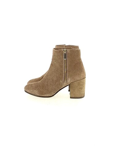 Stradivarius Bot %70 İndirimli.