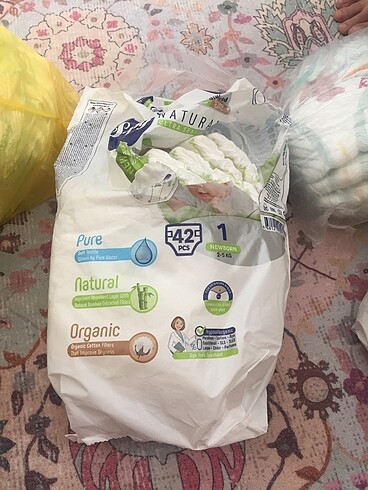 1 Beden: 2-5 kg Beden Renk 1 poşet dolusu yenidoğan bez ,yanında 20 li paket hediye