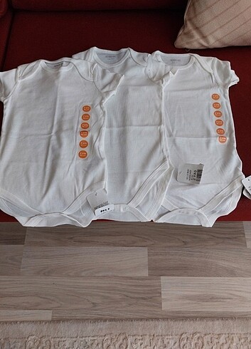 3 adet Hello Baby Body 2 yaş sıfır etiketli