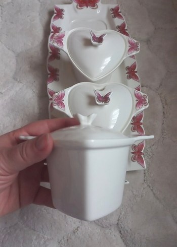 Kelebek Desenli Kalp Şekilli Porselen Set - Görsel 4