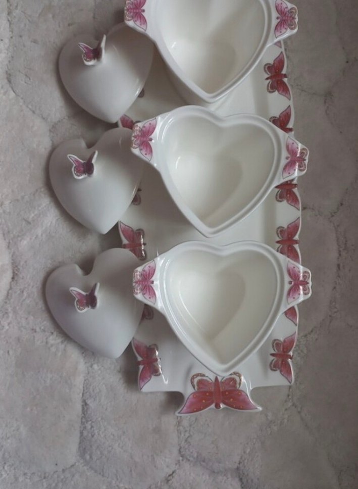 Kelebek Desenli Kalp Şekilli Porselen Set - Görsel 2
