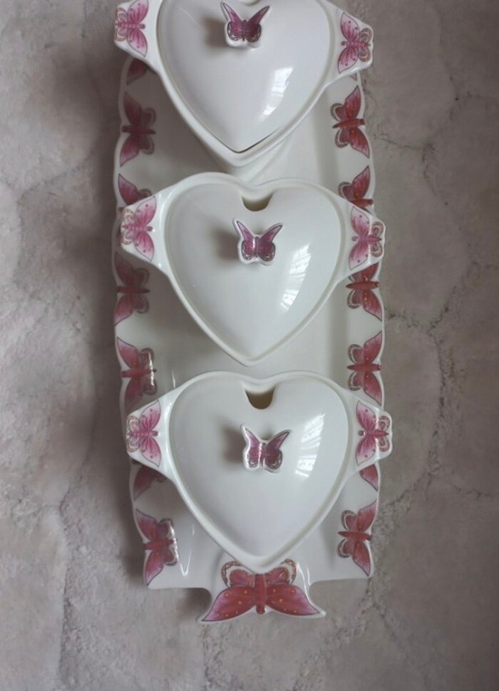 Kelebek Desenli Kalp Şekilli Porselen Set - Görsel 3