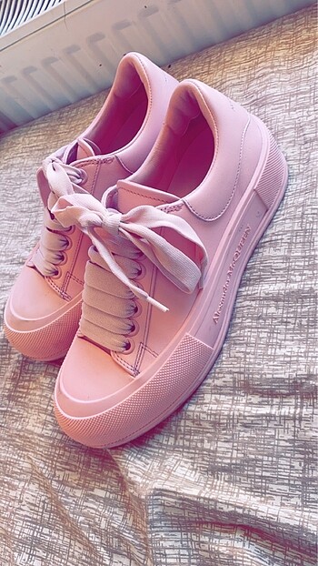 Alexander McQueen alexander mcqueen