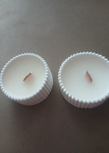 Beyaz Renkli İki Mum