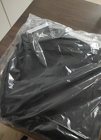 m Beden siyah Renk Defacto şort xs-2xl arası mevcuttur 