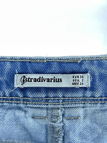 34 Beden mavi Renk Stradivarius Kısa Tulum %70 İndirimli.