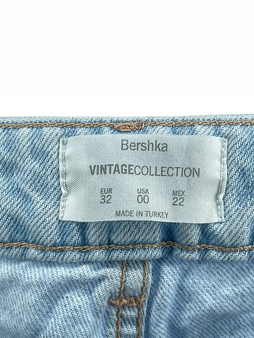 32 Beden mavi Renk Bershka Jean / Kot %70 İndirimli.