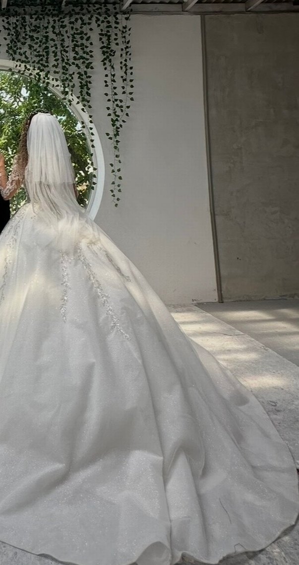 Parlak Beyaz Uzun Kollu Prenses Gelinlik - Görsel 3