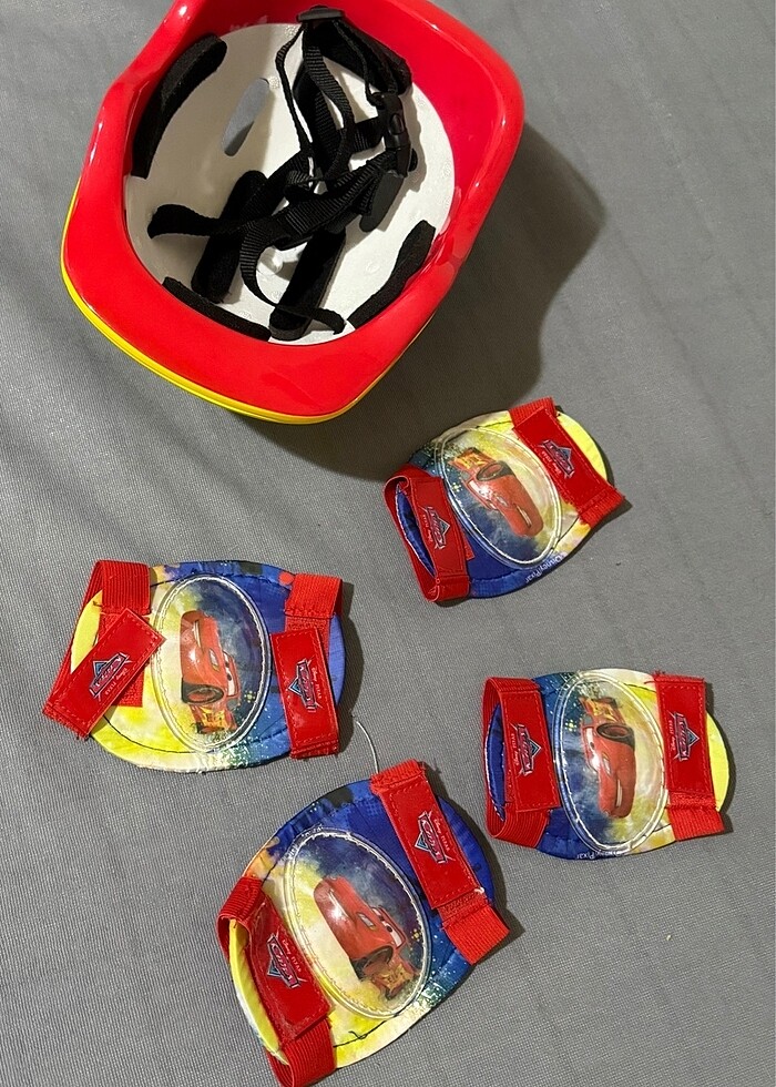 McQueen Lisanslı Kask, Dizlik ve Dirseklik - Görsel 2