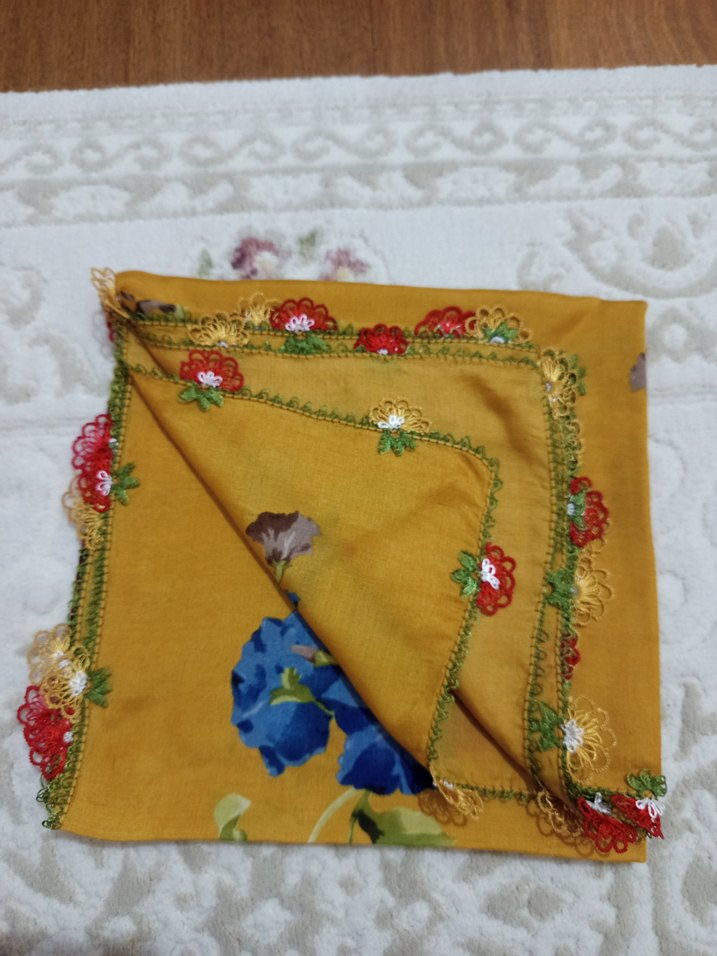 Dantel Detaylı Kırmızı Kadın Fular - Görsel 2