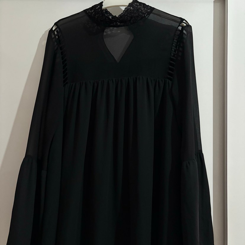 Siyah Uzun V Yakalı Gotik Elbisesi - Görsel 2