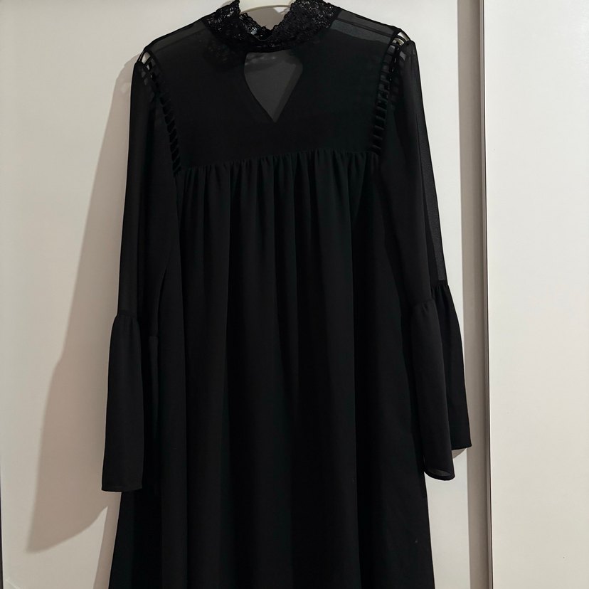 Siyah Uzun V Yakalı Gotik Elbisesi - Görsel 5