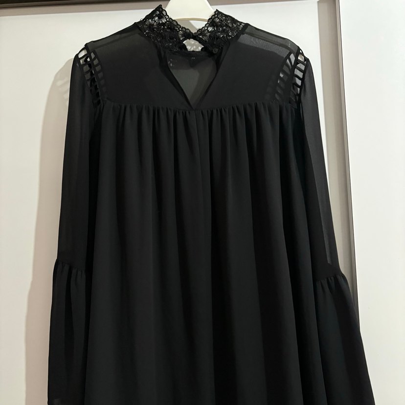 Siyah Uzun V Yakalı Gotik Elbisesi - Görsel 3