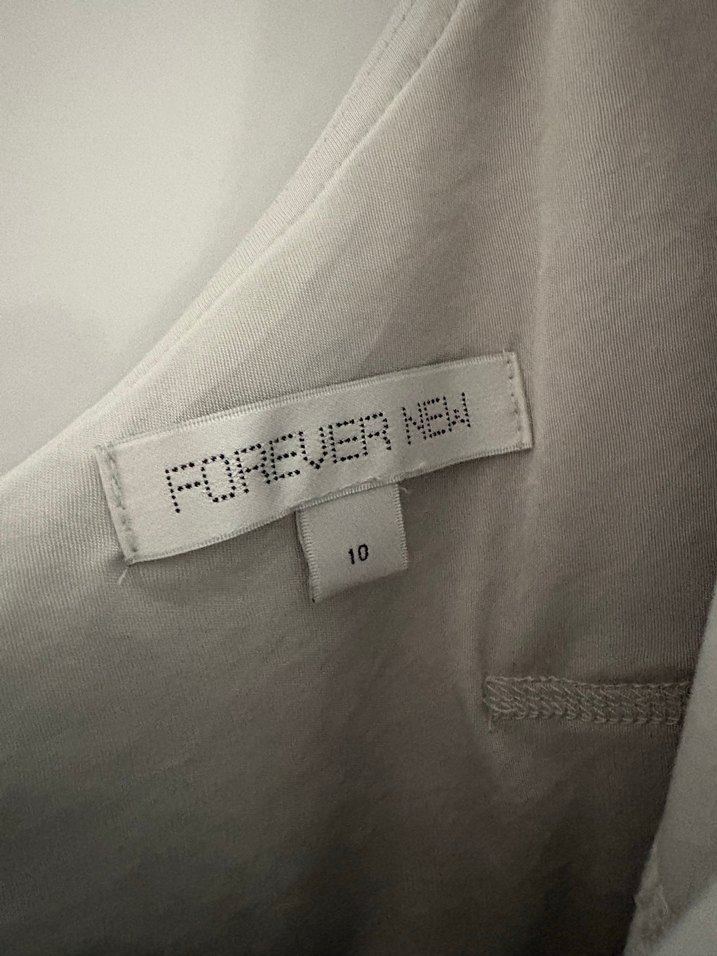 Forever New Gri Asimetrik Volanlı Mini Elbise - Görsel 3