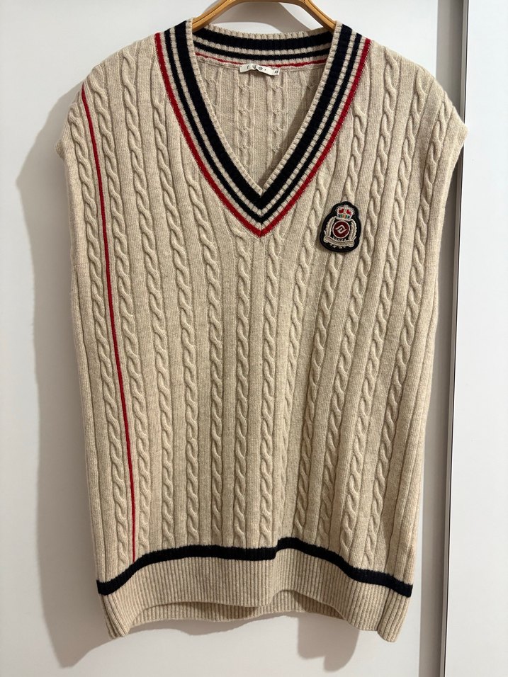 Nakışlı V Yaka Örgü Süveter - Görsel 4