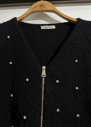 Taşlı V yaka Siyah Hırka - Görsel 3