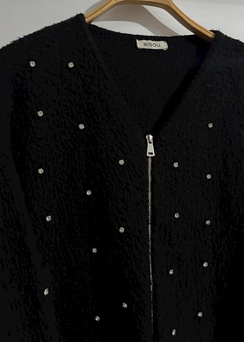 Taşlı V yaka Siyah Hırka - Görsel 4