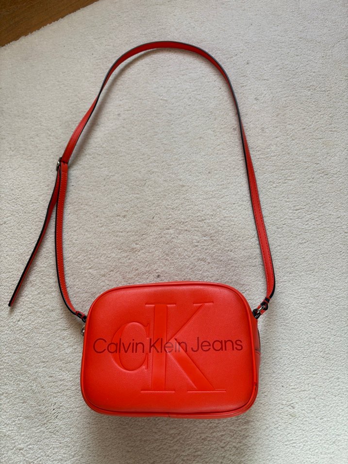 Calvin Klein Kırmızı Deri Kadın Çapraz Çanta - Görsel 2