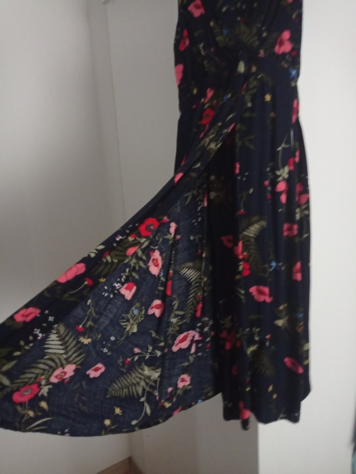 Çiçek Desenli Midi Askılı Elbise - Görsel 4