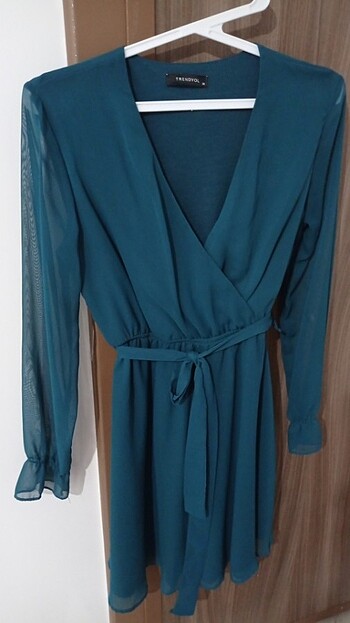 Zümrüt yeşili tül elbise - Görsel 3