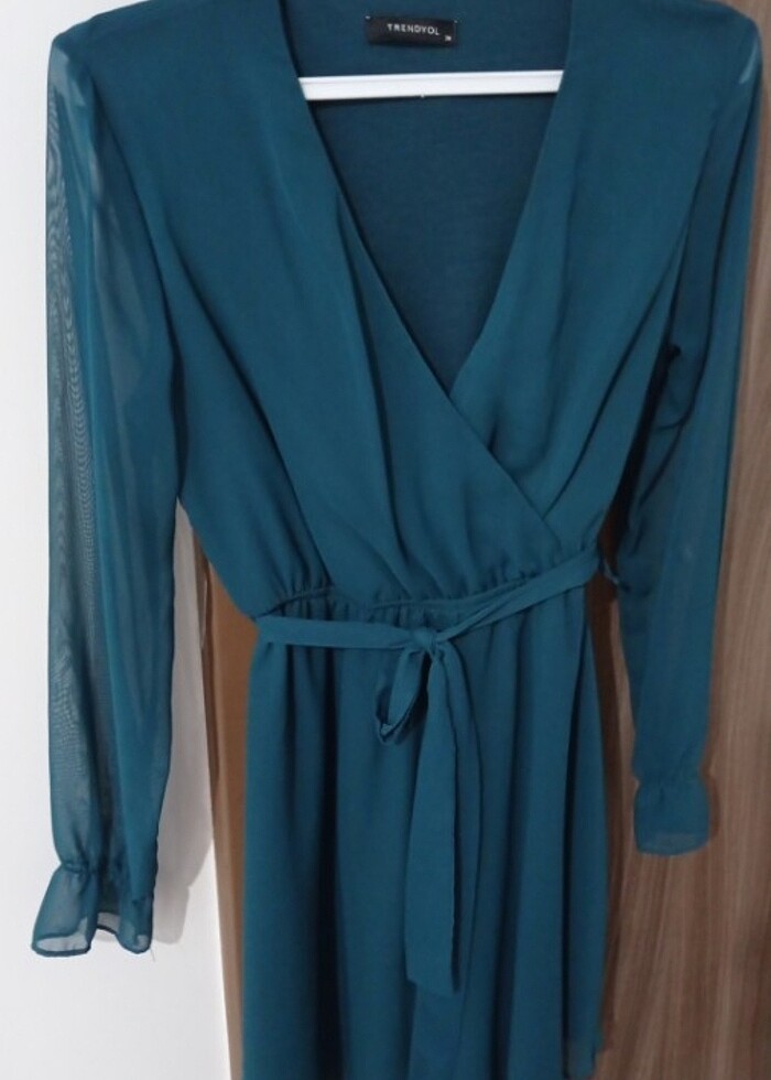 Zümrüt yeşili tül elbise - Görsel 3