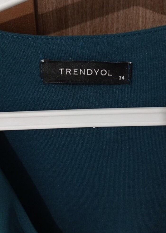 Zümrüt yeşili tül elbise - Görsel 4