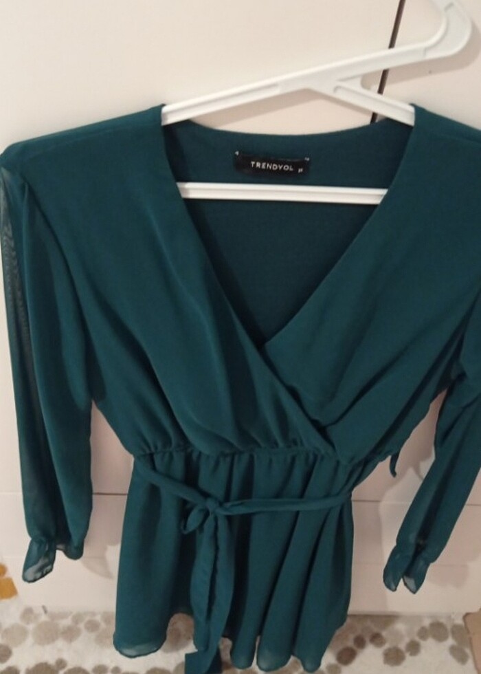 Zümrüt yeşili tül elbise - Görsel 2