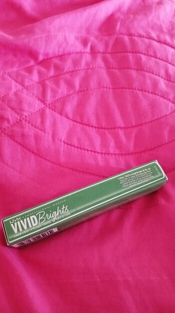 Nyx Professional Makeup  Vivid Brights eyeliner - Görsel 3