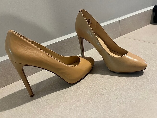 37,5 Beden rugan- çok iyi durumda- nine west