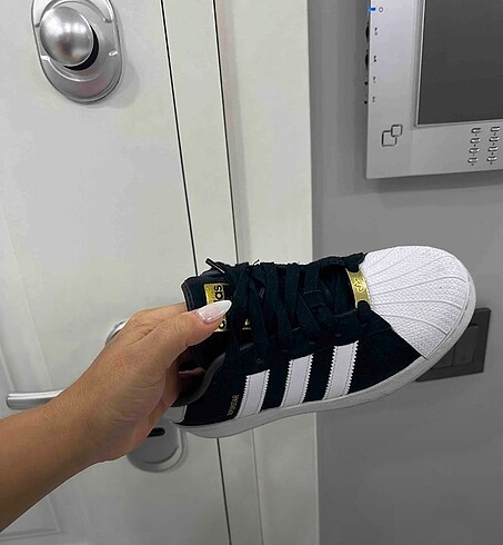 Adidas siyah beyaz orijinal spor ayakkabı