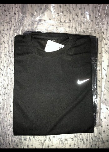 Nike Siyah Erkek Kısa Kollu Tişört