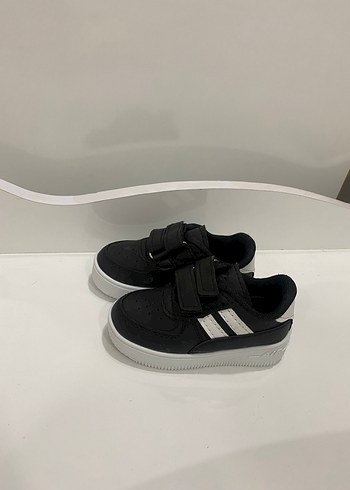 Diğer Erkek Çocuk Siyah Cırt Cırtlı Spor Ayakkabı